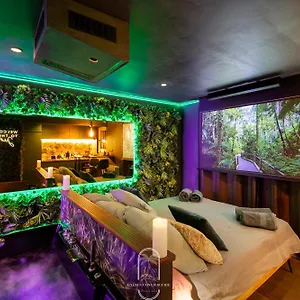 jungle-love-room-balneo-cinema-by-hc.fr-provencehotel.com/